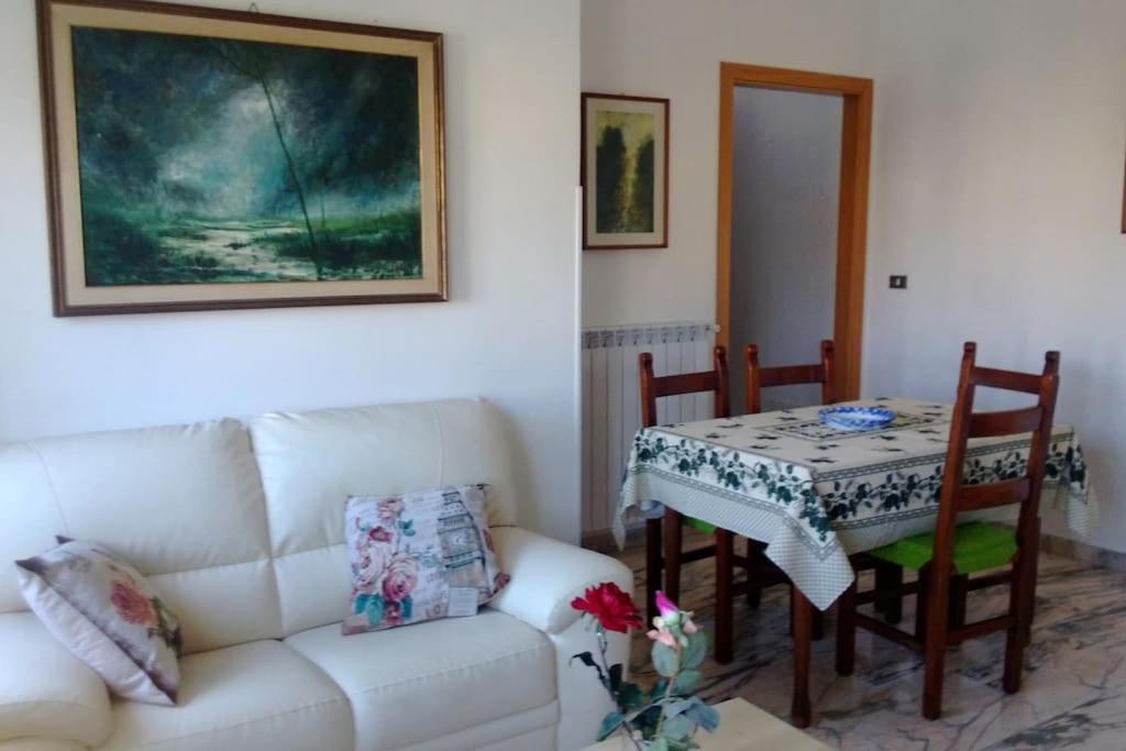 Girasole A Due Passi Dal Mare Appartement Minturno Buitenkant foto